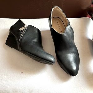 Adrienne Vittadini ankle leather boots size 6 women